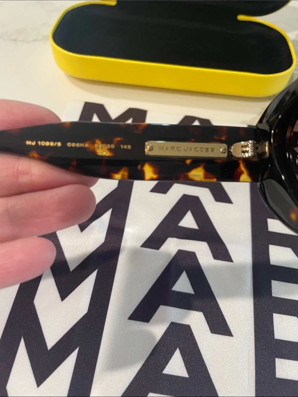 Marc Jacobs Tortoiseshell Oval Sunglasses - Brown Gradient